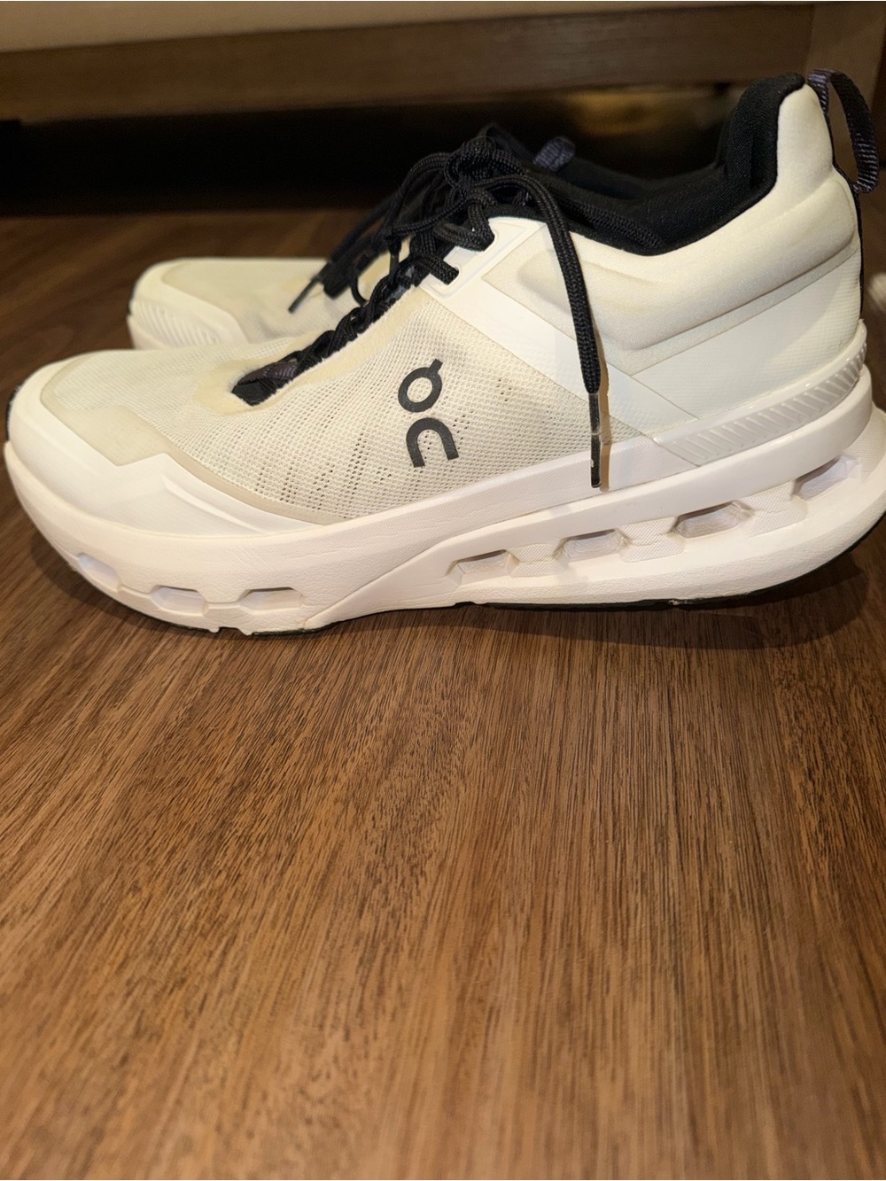 On CloudNova X Women’s Size 8.5 - Picture 2 of 7